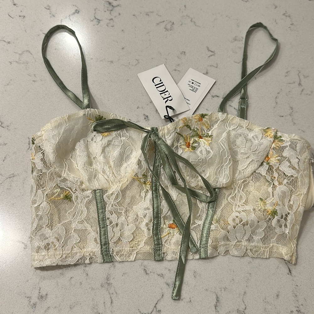 Lace cider top